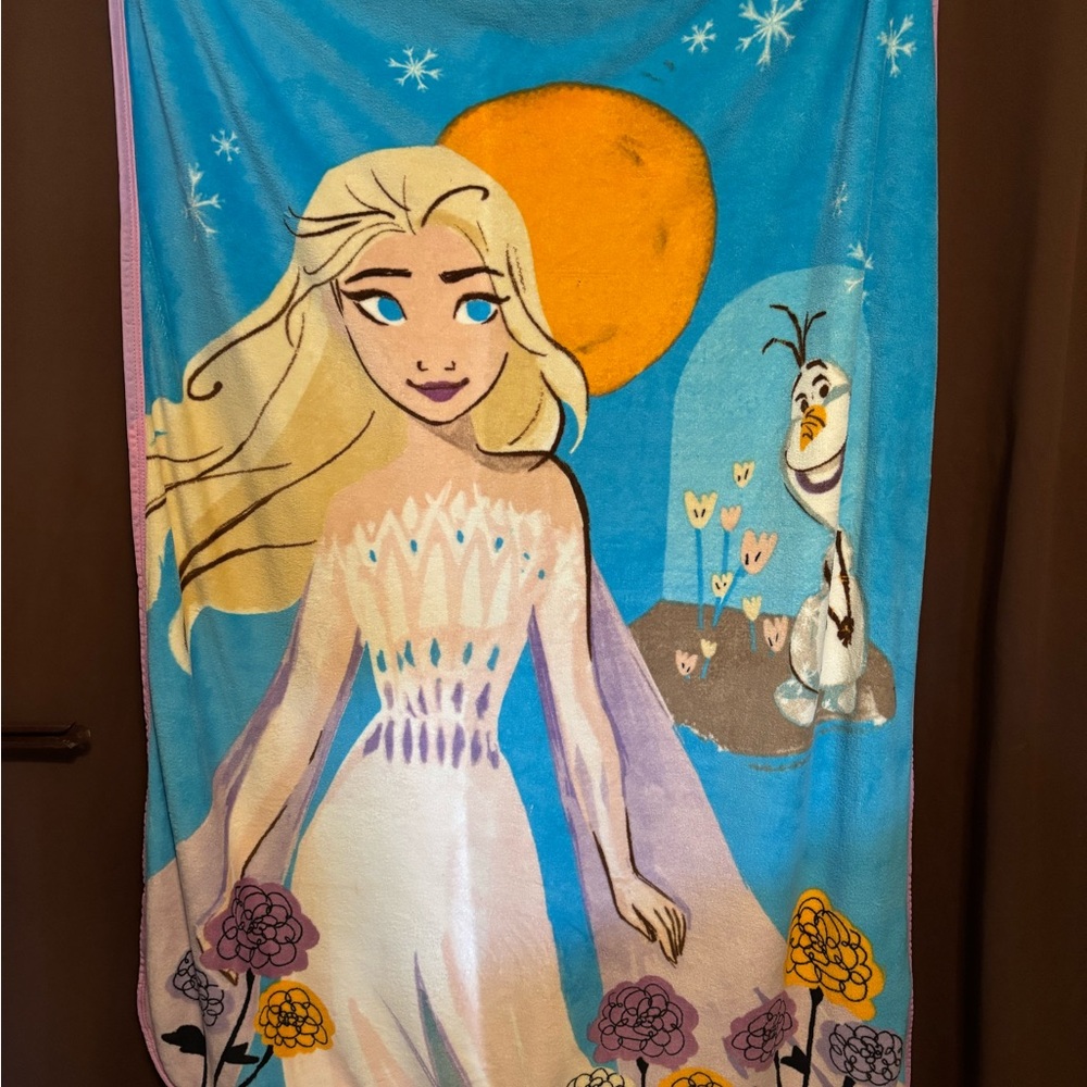 Elsa & Olaf Frozen Throw Blanket - Blue, White, Yellow